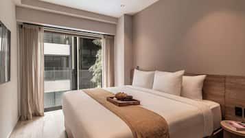 Deluxe Two Bedroom Apt | Escritorio, espacio para trabajar con laptop y wifi gratis