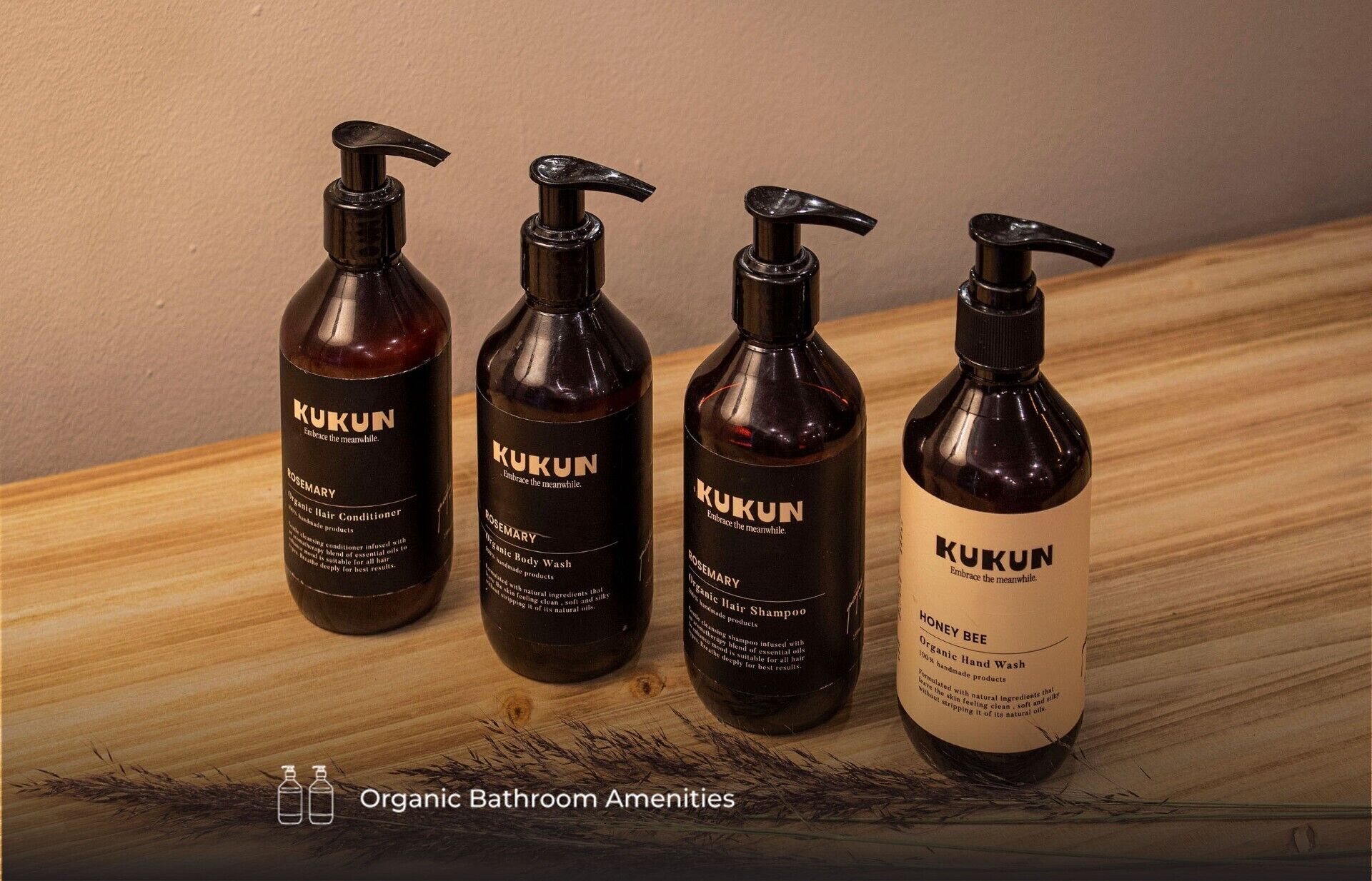 Regadera, secadora de cabello, jabón, shampoo 