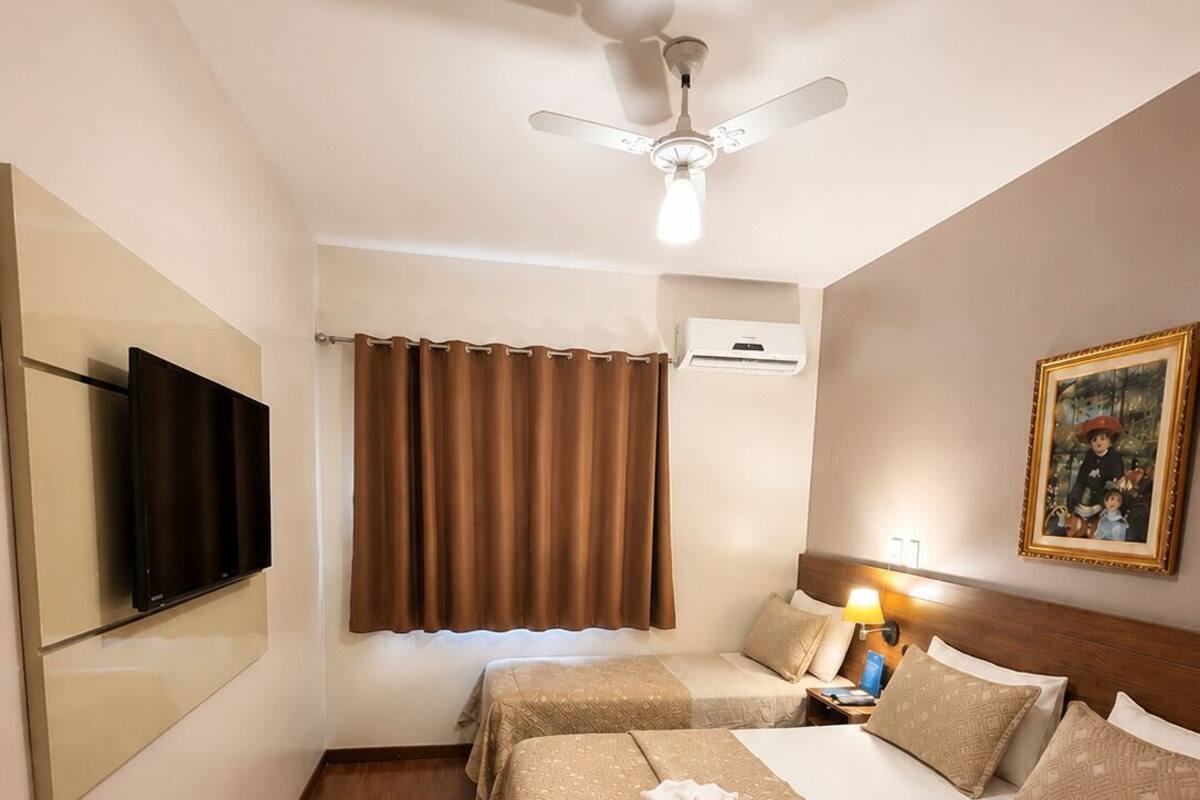 Chambre Triple Deluxe, vue ville | Fer et planche à repasser, Wi-Fi gratuit, draps fournis