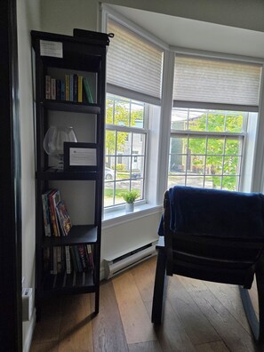 Interior - Uptown Prime Location 3 beds 2.5 bath backyard (Saint John)