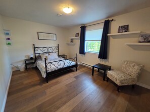 2 bedrooms, WiFi, bed sheets - Uptown Prime Location 3 beds 2.5 bath backyard (Saint John)