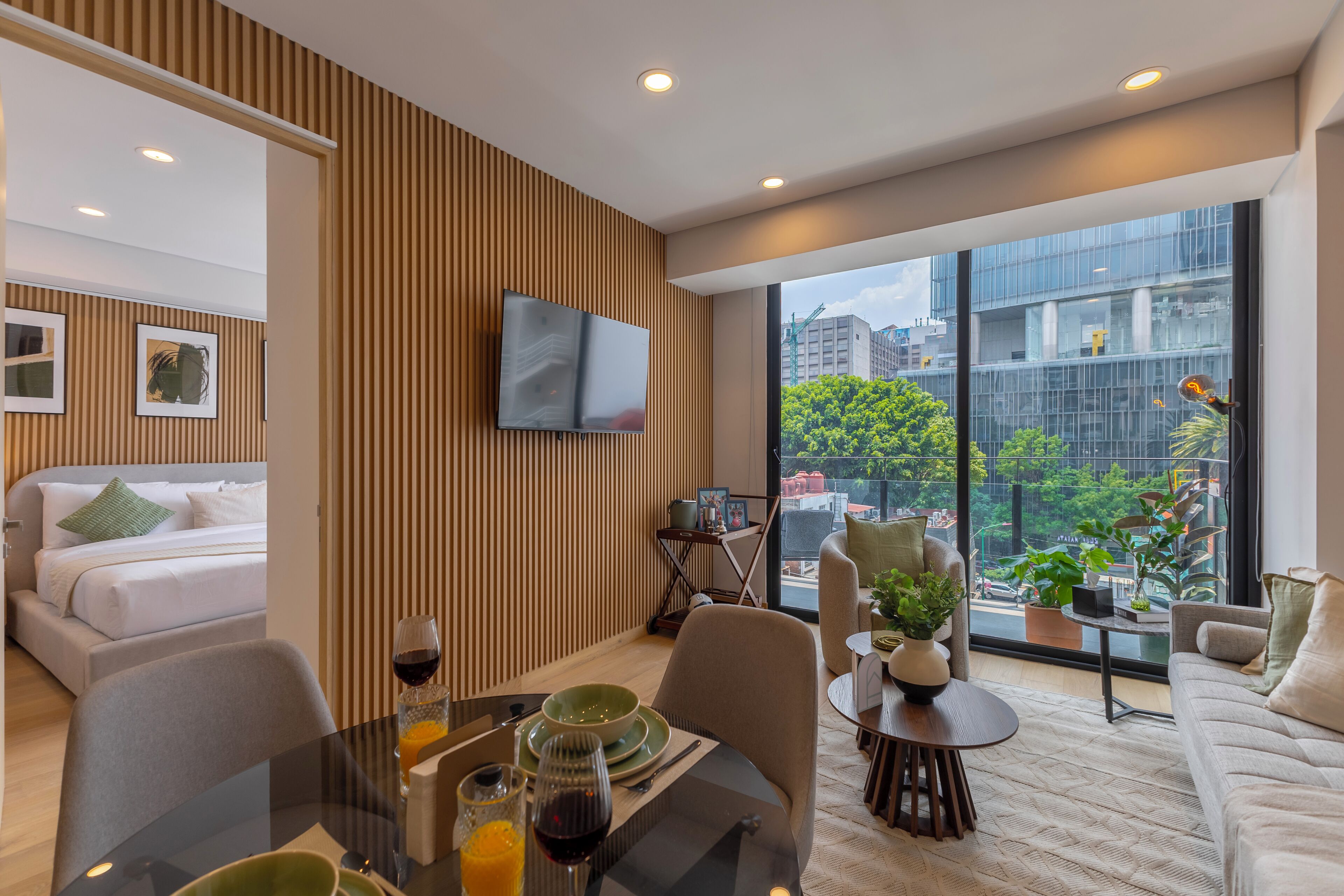 Premium-Apartment, Balkon, Stadtblick | Wohnbereich