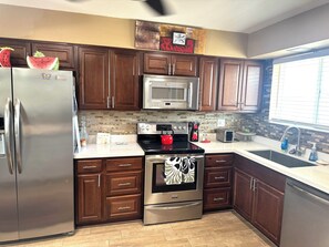 Private kitchen - Sun City Getaway 3 bedroom, 2 bath home with AC (Sun City)