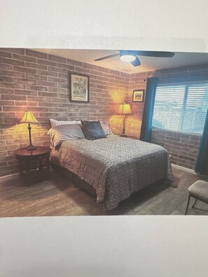 Iron/ironing board, WiFi, bed sheets - Sun City Getaway 3 bedroom, 2 bath home with AC (Sun City)
