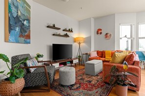 Una Smart TV, libros