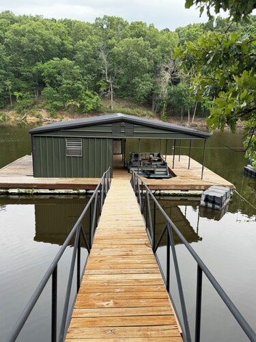 3-bedroom house with dock in cove connected to Duck Creek