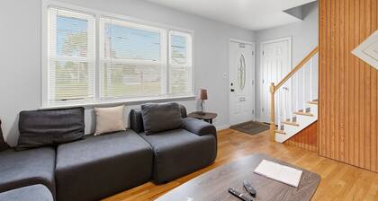Coastal Getaway Near Leonardo Beach & Ferry