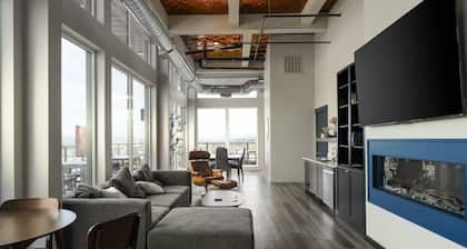 Experience urban luxury in this 8th floor studio rental!