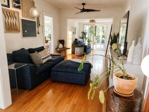 Smart TV - Eastside LA 3BR / 2BA with Yard + Fire Pit (Los Angeles)