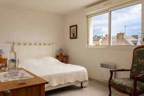 Room - T2 apartment 300m from the beach – Ideal location for a seaside holiday 516 (ERQUY)