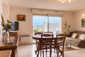 Living area - T2 apartment 300m from the beach – Ideal location for a seaside holiday 516 (ERQUY)