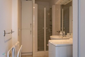Bathroom - T2 apartment 300m from the beach – Ideal location for a seaside holiday 516 (ERQUY)
