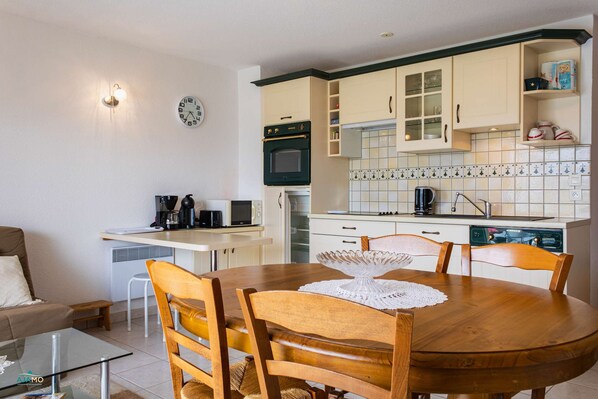 Dining - T2 apartment 300m from the beach – Ideal location for a seaside holiday 516 (ERQUY)