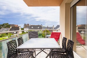 Outdoor dining - T2 apartment 300m from the beach – Ideal location for a seaside holiday 516 (ERQUY)