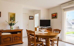 Dining - T2 apartment 300m from the beach – Ideal location for a seaside holiday 516 (ERQUY)