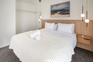 Iron/ironing board, WiFi, bed sheets - Lyttelton Apartment Harbour Views + Walk to Cafés (Lyttelton)