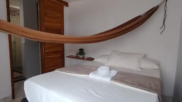3 habitaciones, tabla de planchar con plancha, wifi y ropa de cama