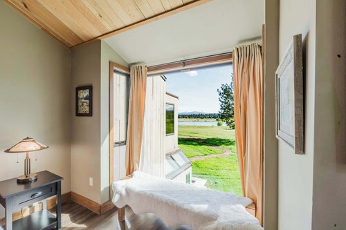 Lakeview Meadow Retreat