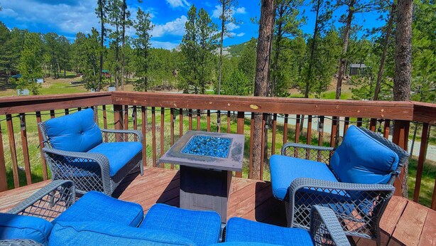 A deck with wicker furniture and a fire pit. - The Buckhorn Lodge in Custer (Custer)
