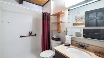 Een douche, een haardroger, handdoeken