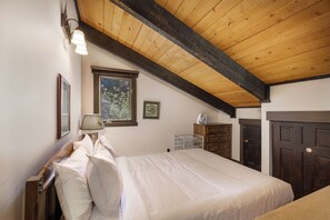Iron/ironing board, free WiFi, bed sheets - Nordic Pines Retreat | Ski, Golf & Unwind (Big Sky)