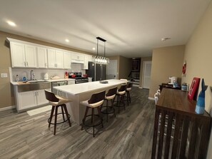 Fridge, microwave, oven, stovetop - Coastal Escape in Wildwood, NJ (Wildwood)