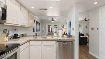 Coffee/tea maker, fridge, microwave, oven