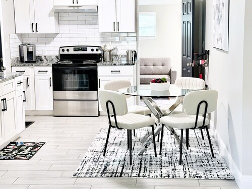 Modern Luxe Retreat - Fully Furnished Short-Term Rental in Lakeland