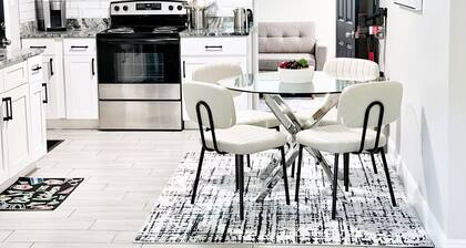 Modern Luxe Retreat - Fully Furnished Short-Term Rental in Lakeland