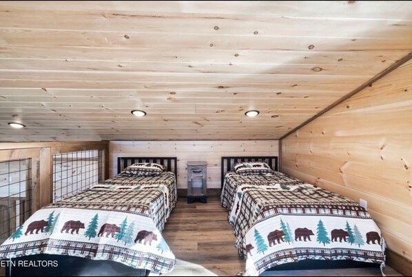 4 habitaciones, tabla de planchar con plancha y cuna de viaje 