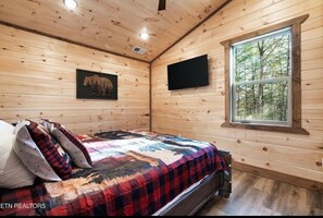 4 bedrooms, iron/ironing board, travel cot, free WiFi - Sleeps 8! Spacious 3 Bed/2 Ba + Loft - Direct Mountain View Retreat (Sevierville)