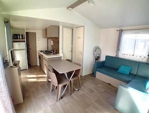 House | Dining - Cosy Retreat Near Saint-jean-de-monts (Saint-Jean-de-Monts)