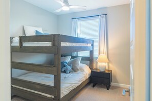 3 quartos, ferros/tábuas de passar roupa, Wi-Fi, roupa de cama