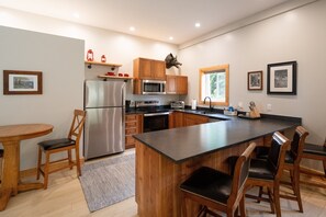 Fridge, microwave, oven, stovetop - Pet-Friendly Saugatuck Cottage | Hot Tub • Fire Pit • Dog Park (Saugatuck)