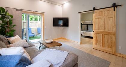 Pet-Friendly Saugatuck Cottage | Hot Tub • Fire Pit • Dog Park