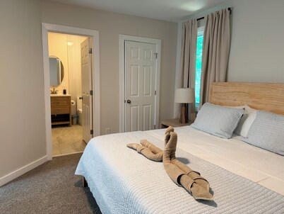 4BR2BA Creekside Edgewood Retreat Near World Cup