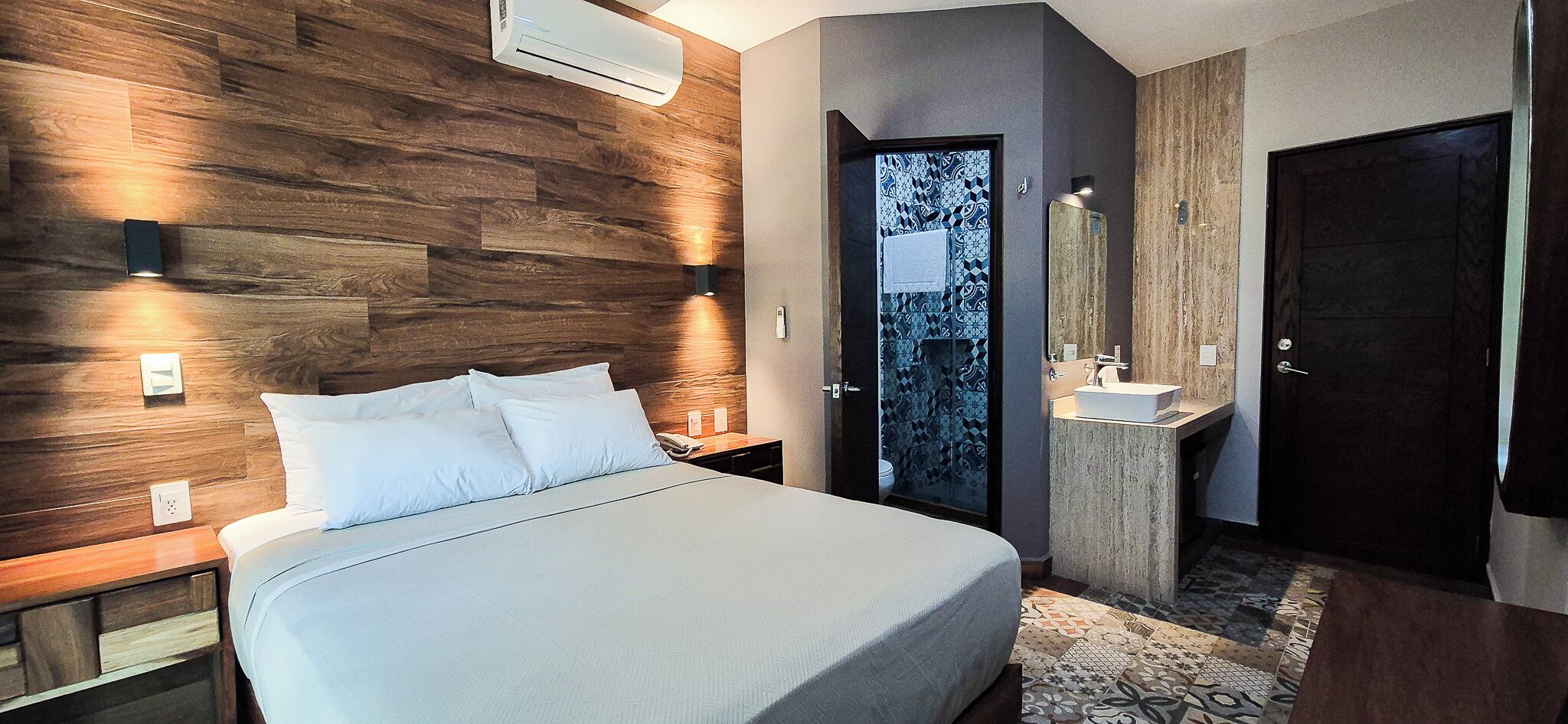 Habitación Confort, vista a la ciudad | Caja de seguridad en la habitación y decoración personalizada 