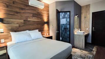 Habitación Confort, vista a la ciudad | Caja de seguridad en la habitación y decoración personalizada