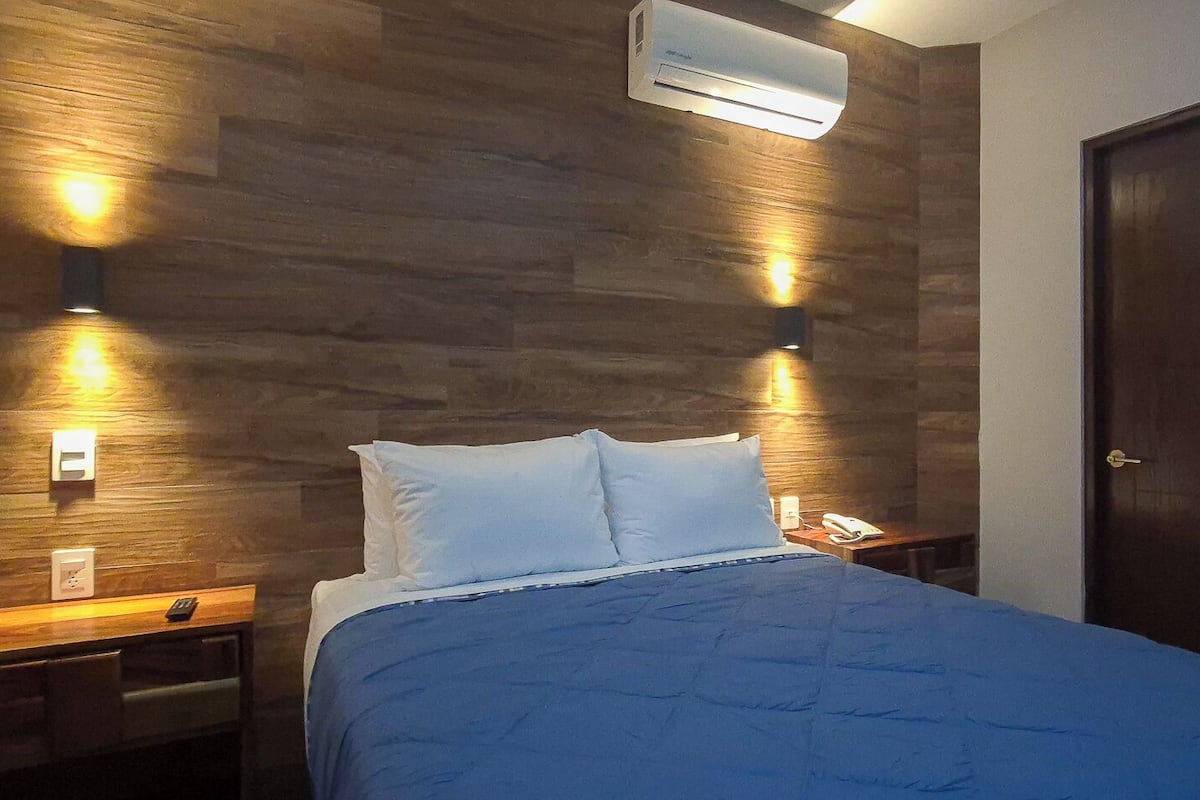 Kamar Standar | Brankas, ruang kerja ramah laptop, dan Wi-Fi gratis