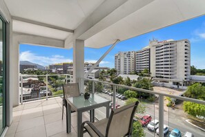 Outdoor dining - Oceanview on 201 - A Top Floor City-resort Studio (Cairns North)