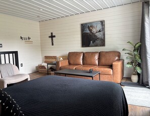 Tabla de planchar con plancha, wifi gratis y ropa de cama 