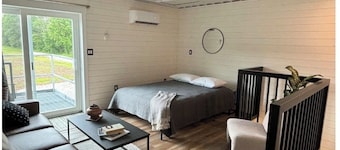 Terrific 1-bedroom Loft with Balcony in Mount Vernon. 1.2 mile Hiking trail. 