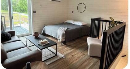 Terrific 1-bedroom Loft with Balcony in Mount Vernon. 1.2 mile Hiking trail.
