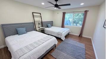 3 chambres, fer et planche à repasser, Wi-Fi, draps fournis