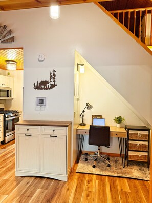Private kitchen - Castle Rock Lake Cabin, Sleeps 8, Fire Pit, Secluded, Near WI Dells (Friendship)