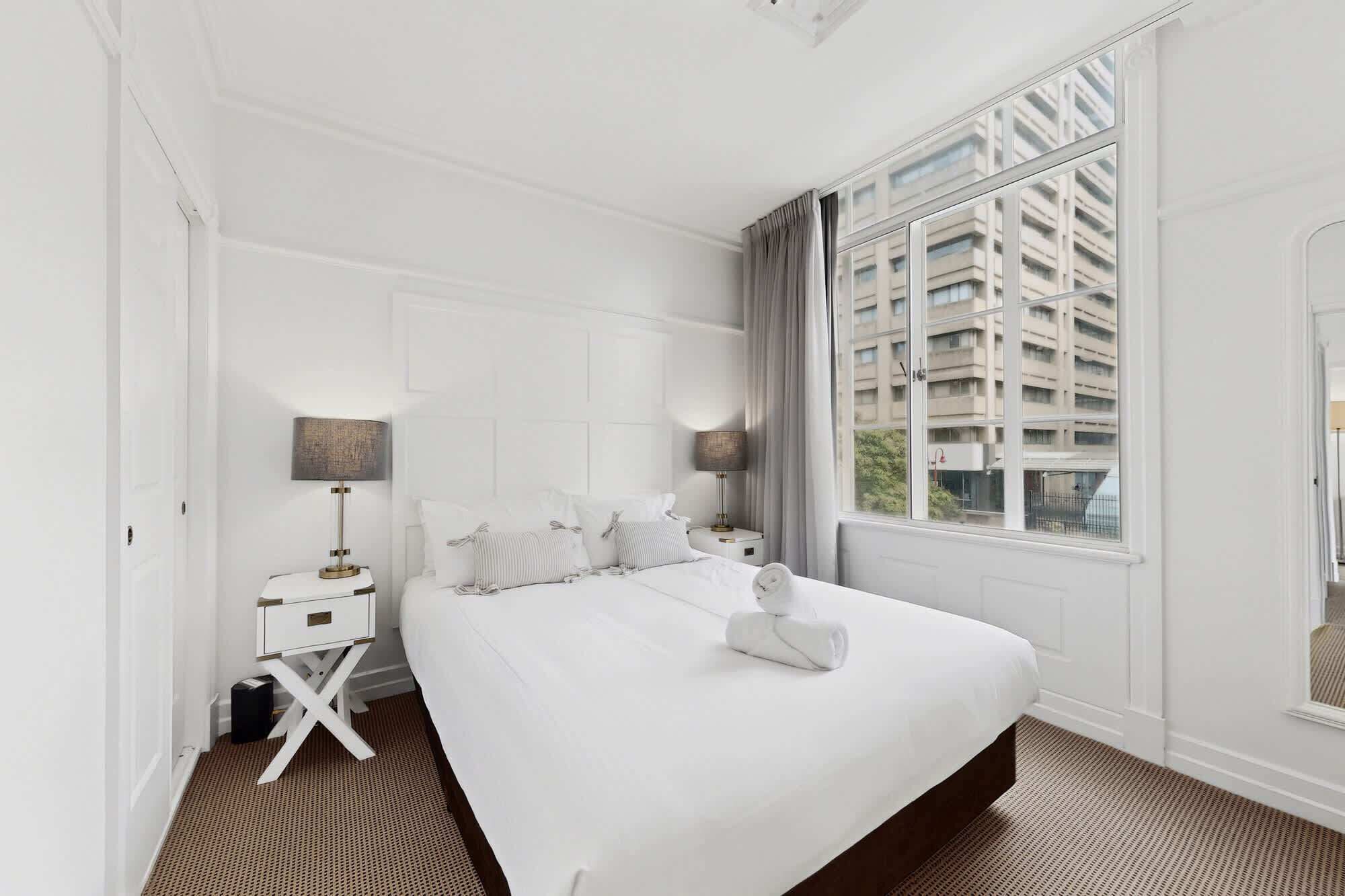 Desk, iron/ironing board, WiFi, bed sheets