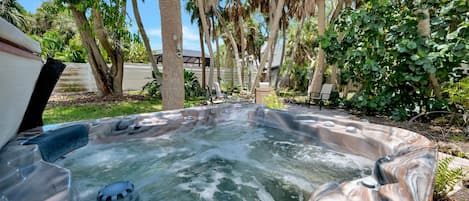 Bain à remous extérieur