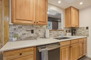 Fridge, microwave, stovetop, dishwasher