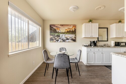 Cozy 1BR Near Fresno State - WiFi + AC