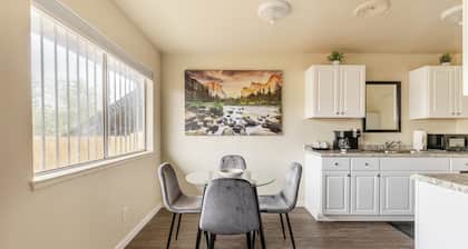 Cozy 1BR Near Fresno State - WiFi + AC
